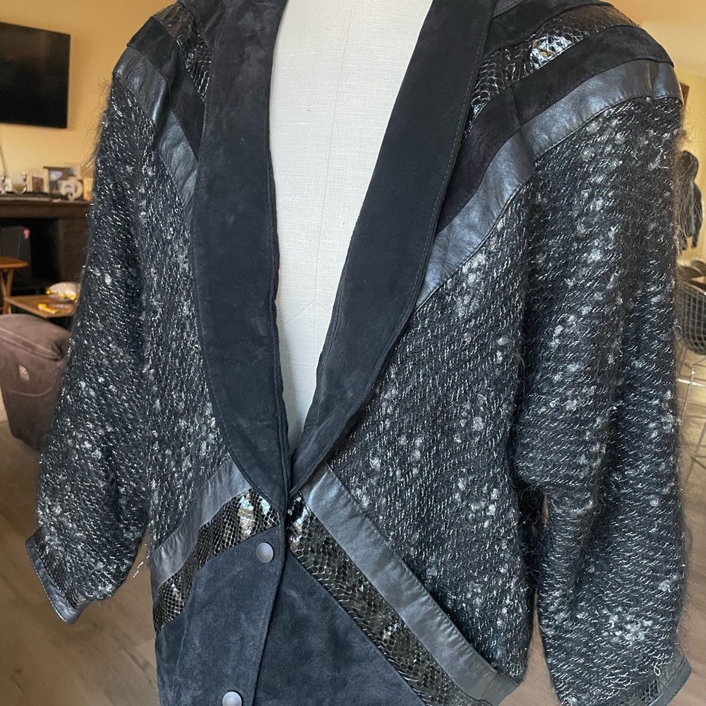 Vintage 90’s Jinx Senior mohair (25%), wool (50%) jacket w/suede/leather detail.